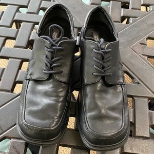 Kenneth Cole Reaction boys shoes 5.5
